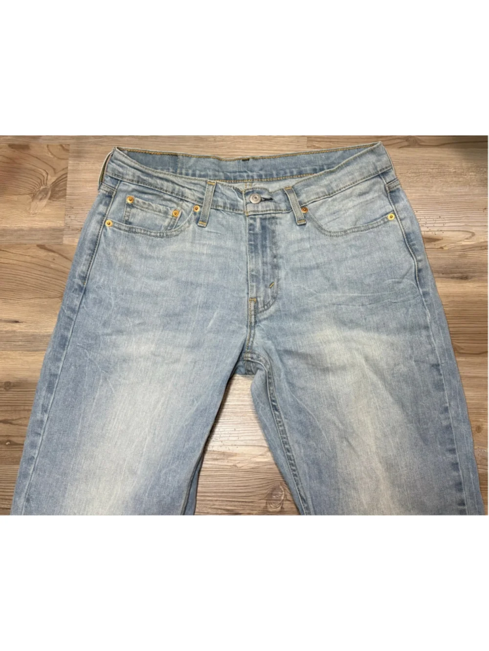 Like new Men's Levi's 514 Straight Leg Jeans Light Wash Blue Size 34x32